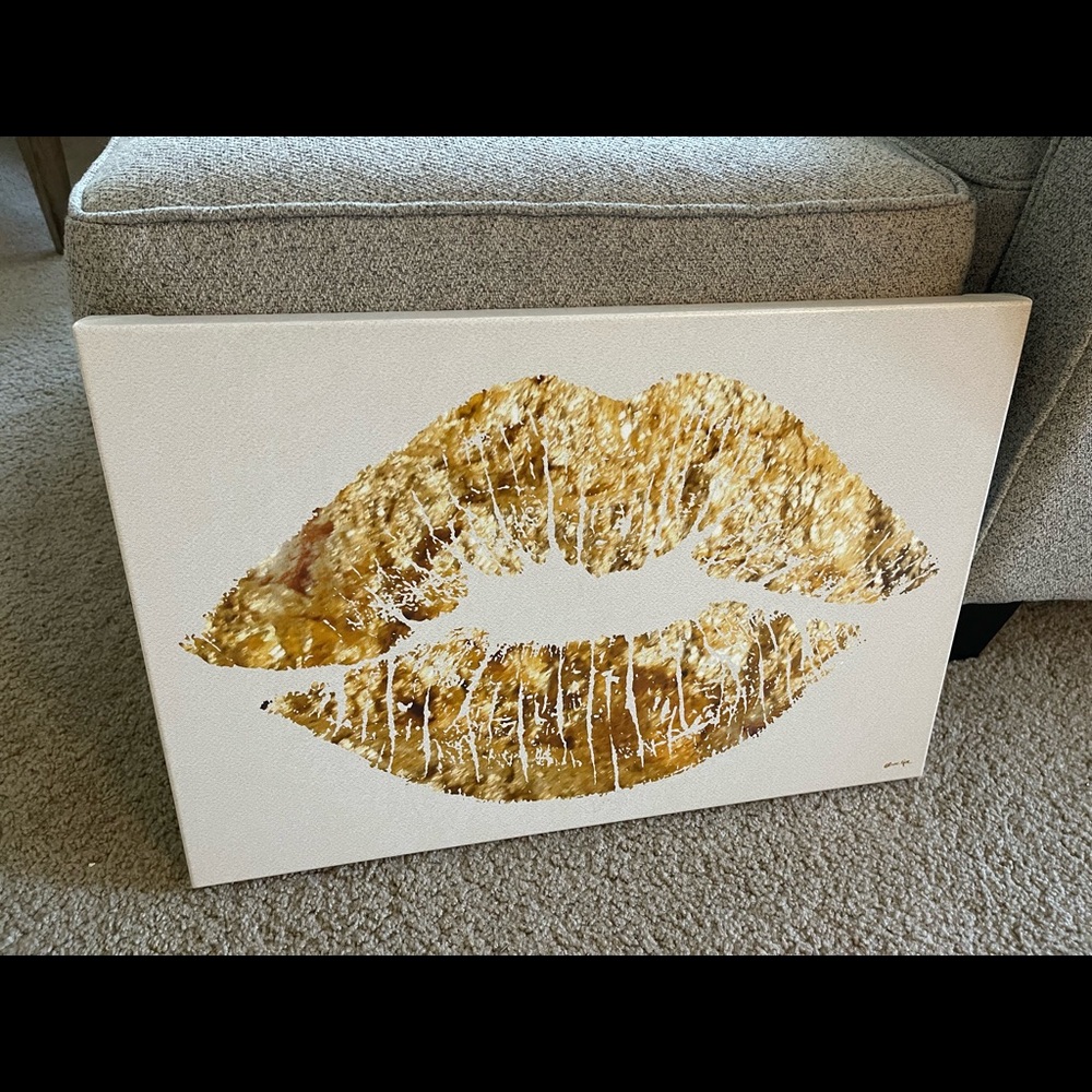 Oliver Gal Lips Canvas Photo